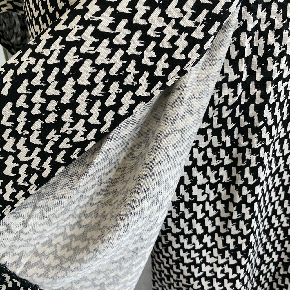 Diane Von Furstenberg Black and White Mini Wrap Dress - Picture 12 of 15